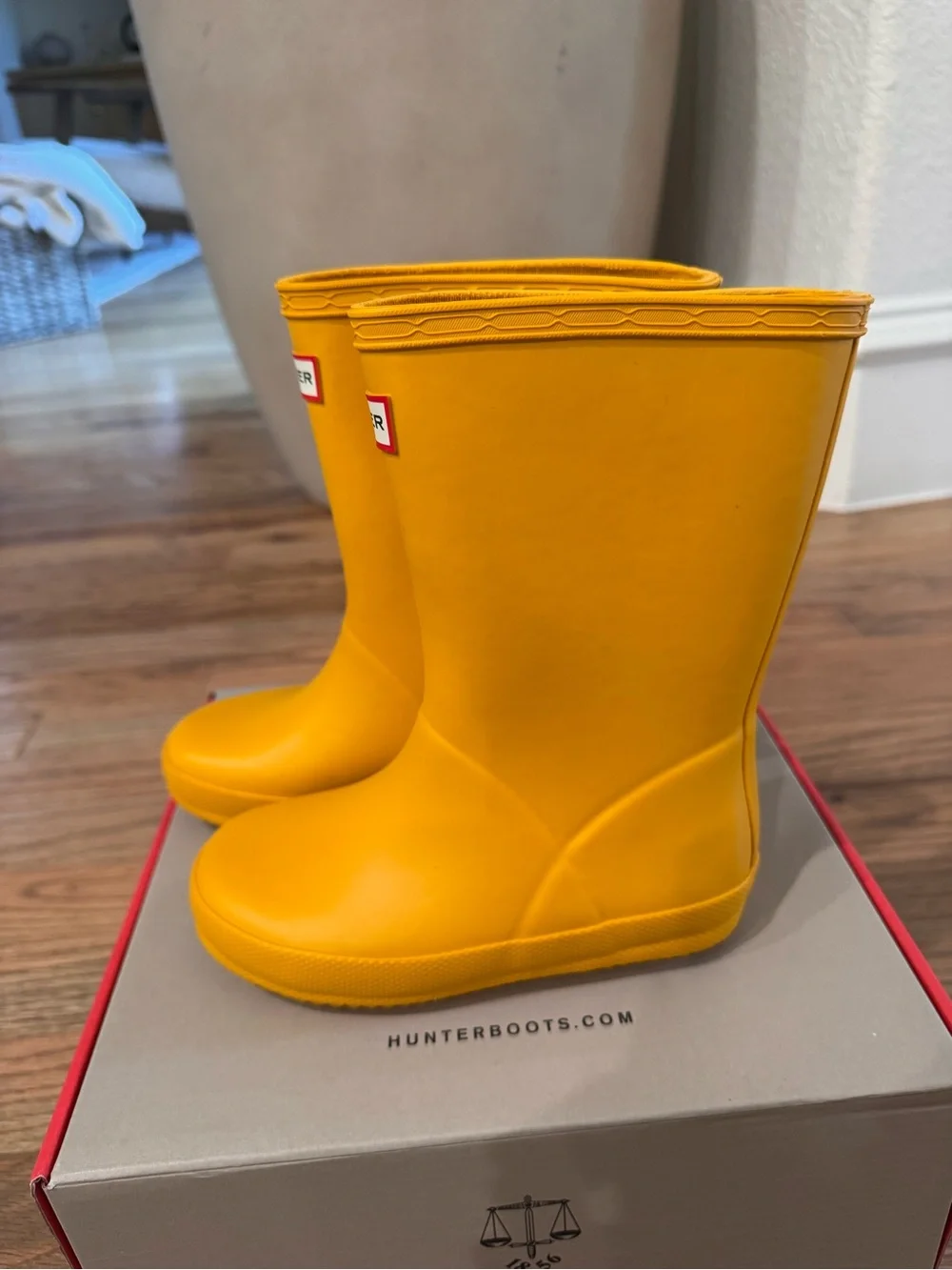 Hunter Kids, NEW, yellow boots, size 9